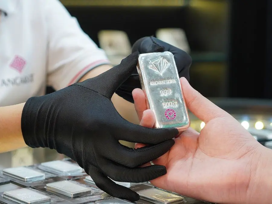 Giải đáp nên mua bạc miếng hay đồng xu bạc