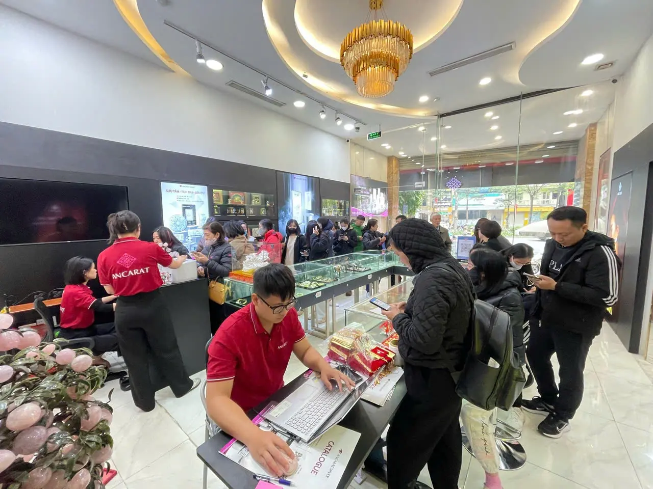 Giá bạc Ancarat hôm nay niêm yết 3.024.000đ/lượng, hấp dẫn với mức chênh lệch mua - bán chỉ 73.000đ.