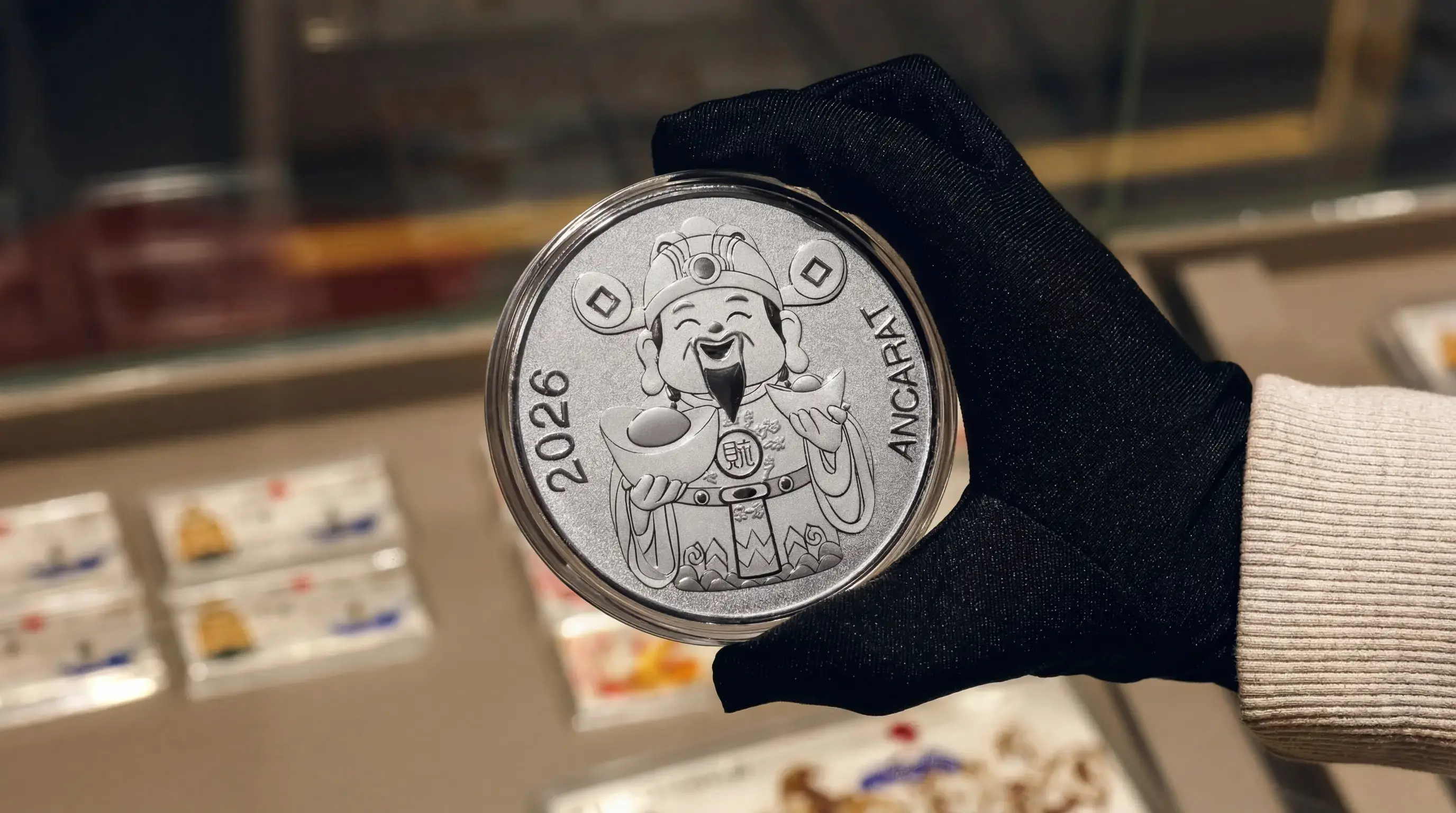 Cận cảnh Thần Tài Vạn Phúc của bạc Ancarat – vật phẩm tích sản bạc vật chất.