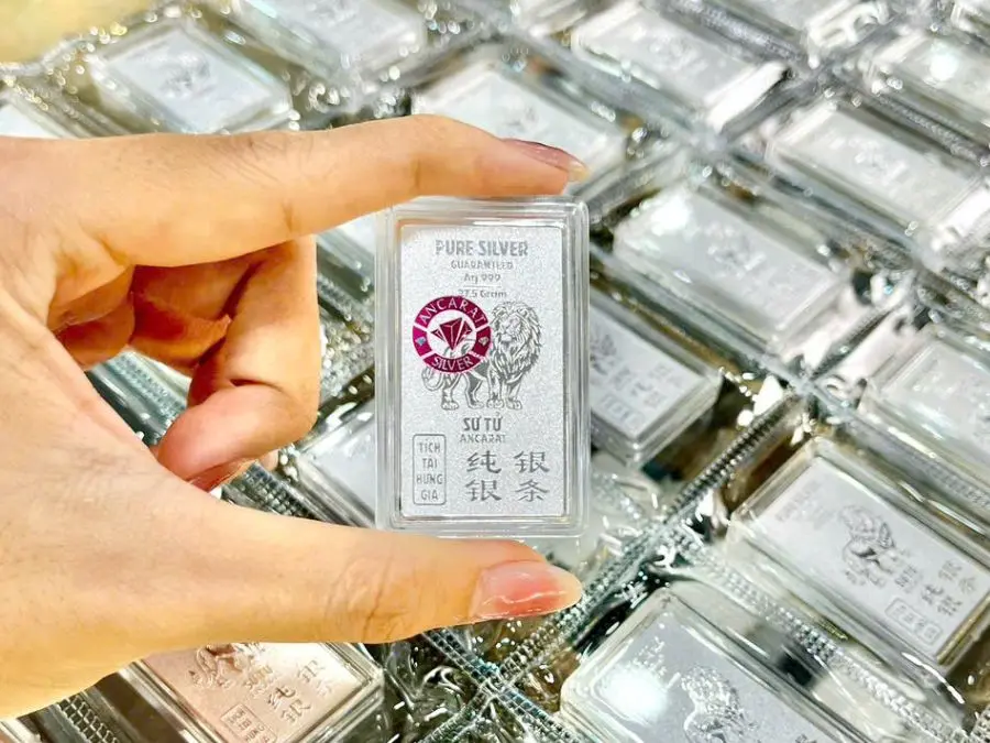 So sánh SLV và bạc vật chất