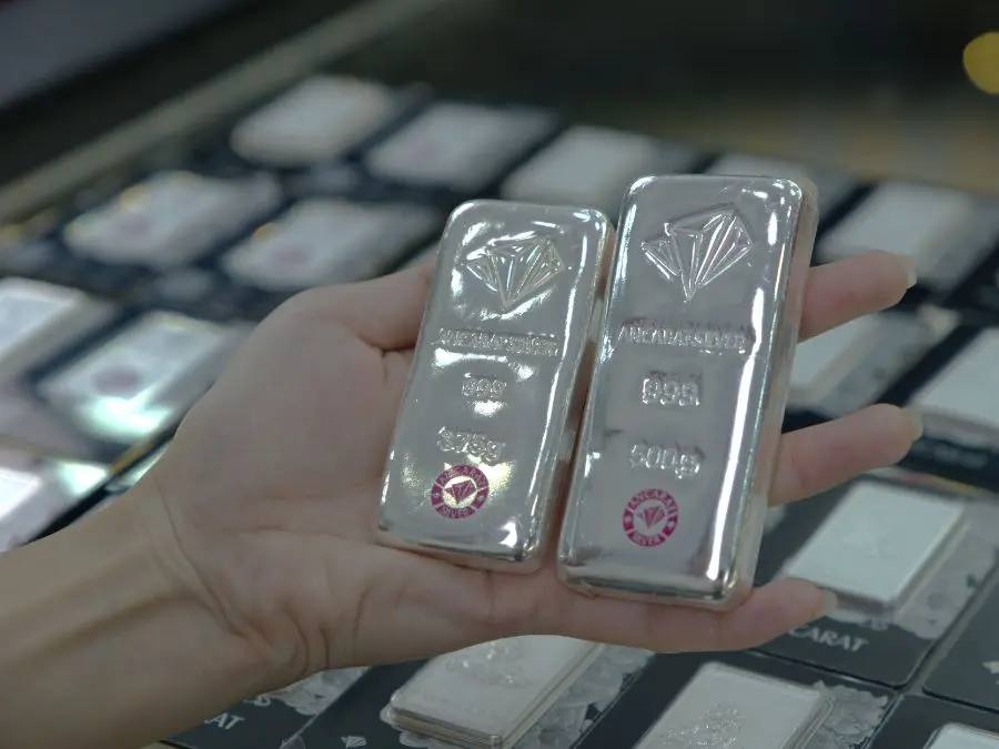 Lời khuyên của chuyên gia tài chính về bạc tích trữ