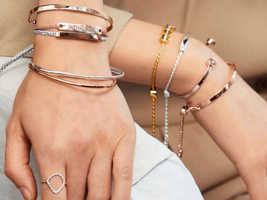 Người mệnh Mộc đeo vàng hay bạc